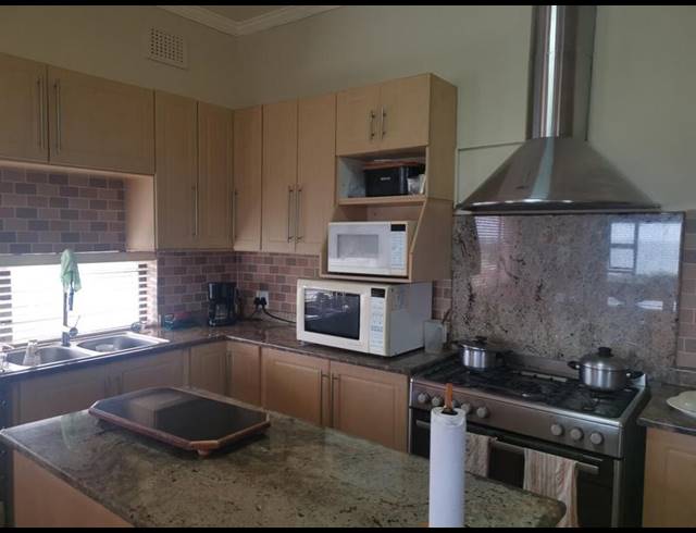 6 BEDROOM HOUSE FOR SALE IN UVONGO
